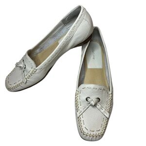 Liz Claiborne Womens 10M Flex Foam Casual Leather Loafers Ivory Low Heel Flats